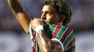 John Kennedy, do Fluminense, comemora gol em partida contra o Santos - Maurício de Souza/Agif - Agência de Fotografia/Estadão Conteúdo