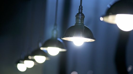 Entre janeiro e abril, vigorou a bandeira tarifária verde, sem acréscimo nas contas - Envato