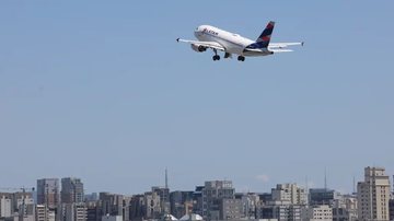 Latam disse que o pouso ocorreu em segurança e passageiros foram realocados - Adobe Stock