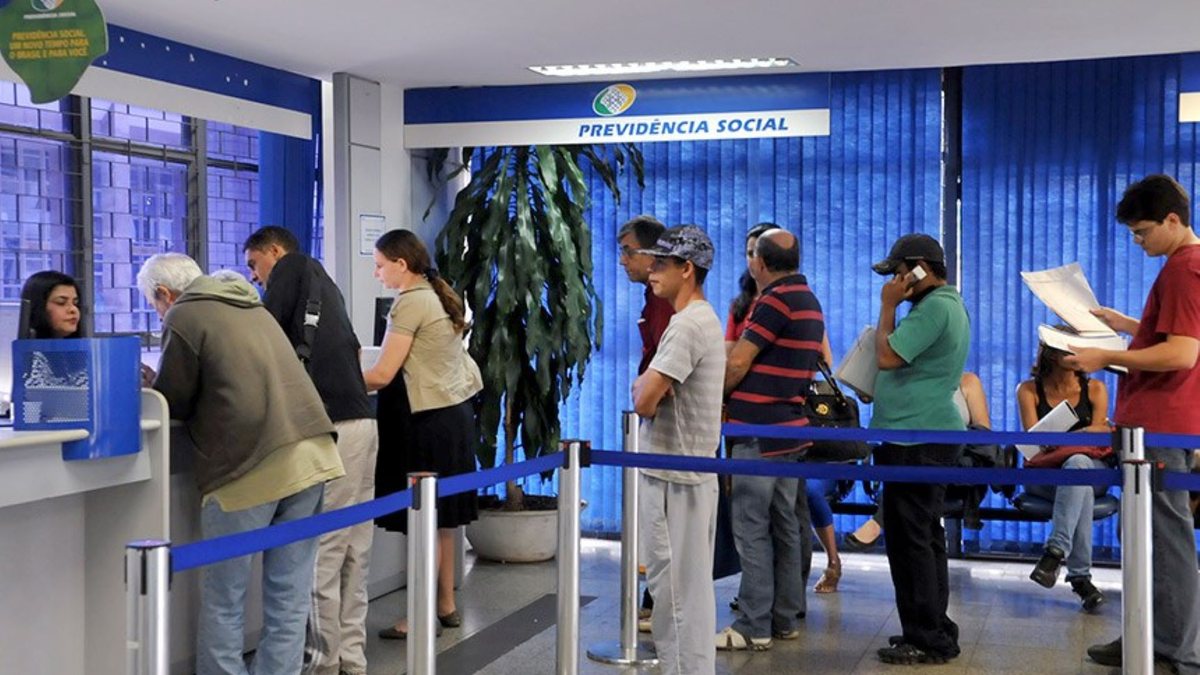 A fila de espera do INSS caiu de 3,1 milhões para 2,7 milhões de solicitações - Antonio Cruz/Agência Brasil