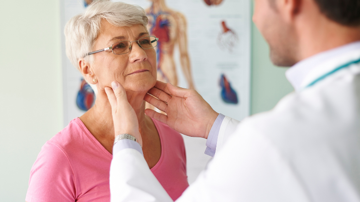 A tireoide produz os hormônios T3 (triiodotironina) e T4 (tiroxina), que agem regulando o metabolismo e garantindo o bom funcionamento de órgãos vitais - Freepik