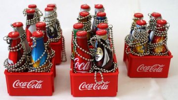 Mini garrafas de Coca-Cola foram parte da campanha da Copa do Mundo de 2014 - Reprodução/ Budano Leiloeiro