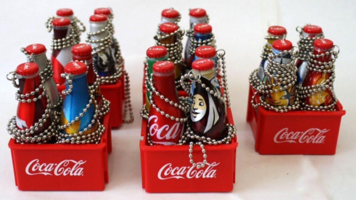 Mini garrafas de Coca-Cola foram parte da campanha da Copa do Mundo de 2014 - Reprodução/ Budano Leiloeiro