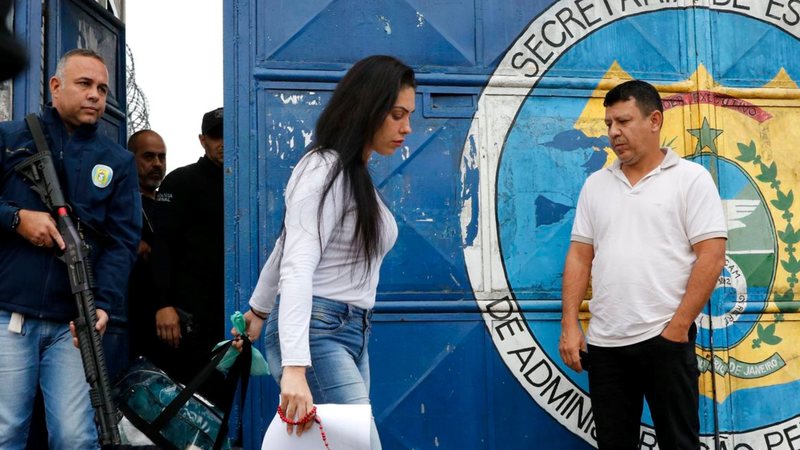 Monique Medeiros apresentou-se na 34ª delegacia de polícia, em Bangu - Fernando Frazão/Agência Brasil