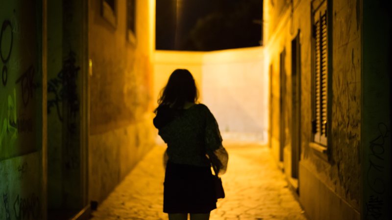 Insegurança urbana atua como um 'destruidor silencioso da felicidade' - Envato