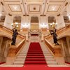 A escadaria no saguão de entrada do Theatro Municipal - Divulgação/Rafael Salvador