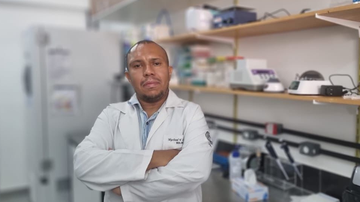 Mychael Lourenço ganhou, em março, o ALBA-Roche Prize for Excellence in Neuroscience Research - Arquivo Pessoal