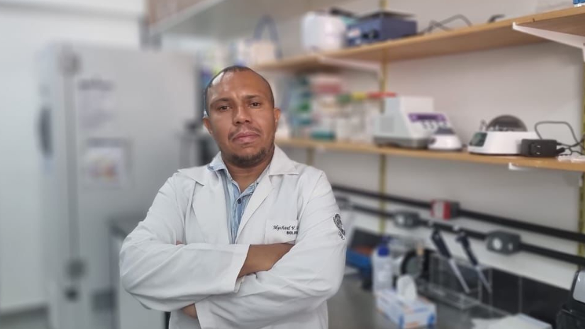 Mychael Lourenço ganhou, em março, o ALBA-Roche Prize for Excellence in Neuroscience Research - Arquivo Pessoal