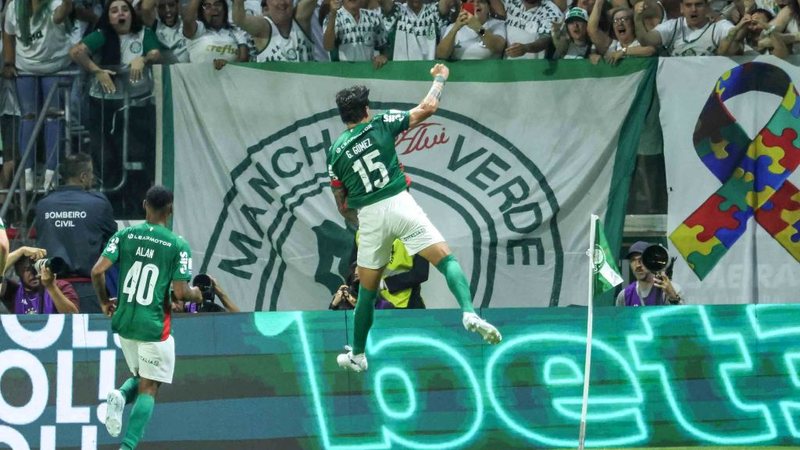 Gustavo Gomez, do Palmeiras, comemora gol marcado sobre o Athletico-PR - Jefferson Aguiar/Pera Photo Press/Estadão Conteúdo
