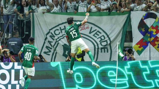 Gustavo Gomez, do Palmeiras, comemora gol marcado sobre o Athletico-PR - Jefferson Aguiar/Pera Photo Press/Estadão Conteúdo