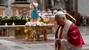 Papa Leão XIV faz oração pedindo fim da guerra neste sábado, 11 de abril - Reprodução / Vatican Media