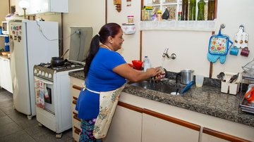 A grande maioria dos profissionais com mais de 50 anos atua em jornadas que ultrapassam 41 horas semanais - Licia Rubinstein/Agência IBGE Notícias