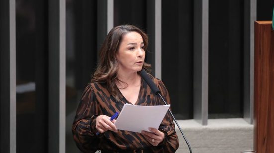 Professora Marivania (PCdoB-AP) foi relatora do substitutivo que foi aprovado - Bruno Spada / Câmara dos Deputados