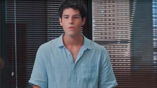 Raul descobre que Ferette é seu pai biológico - Divulgação/Globo