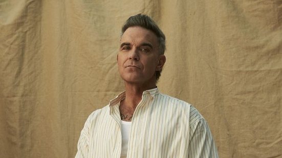 O cantor e compositor britânico Robbie Williams, dono de hits como 'Angels' e 'Feel', vai voltar ao país - Divulgação