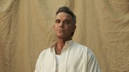 O cantor e compositor britânico Robbie Williams, dono de hits como 'Angels' e 'Feel', vai voltar ao país - Divulgação
