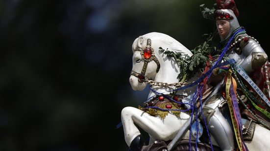 São Jorge é conhecido como símbolo de coragem, proteção e resistência - Fernando Frazão/Agência Brasil