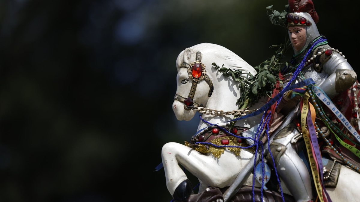 São Jorge é conhecido como símbolo de coragem, proteção e resistência - Fernando Frazão/Agência Brasil