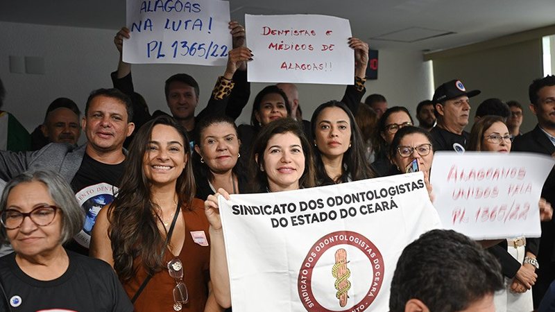 Além de instituir o novo piso, a proposta altera regras para remuneração de trabalho noturno e horas extras - Saulo Cruz/Agência Senado