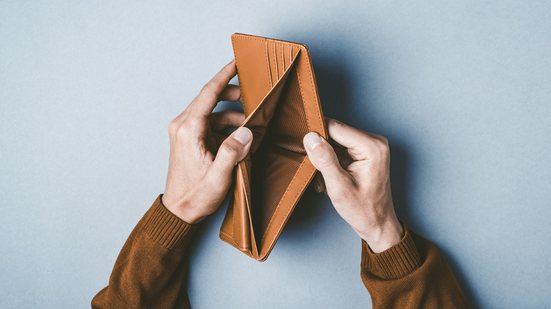 Cartão de crédito muitas vezes leva ao consumo desenfreado, diz BC - Adobe Stock