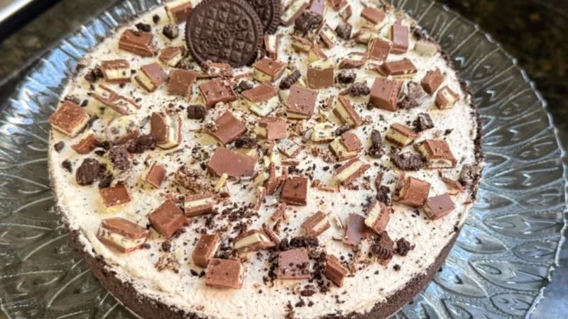 A torta de Negresco mistura texturas e sabor, uma boa opção para fazer no Dia das Mães - Reprodução Nestlé
