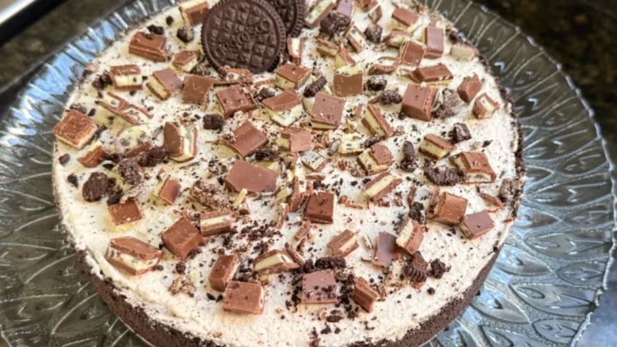 A torta de Negresco mistura texturas e sabor, uma boa opção para fazer no Dia das Mães - Reprodução Nestlé