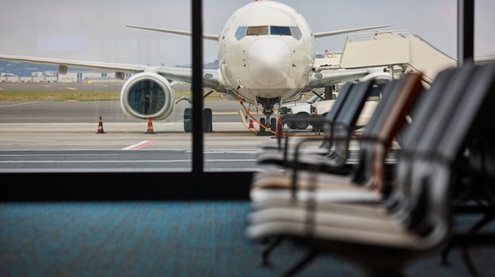O querosene de aviação, também conhecido como QAV, é o combustível que abastece aviões e helicópteros - Envato