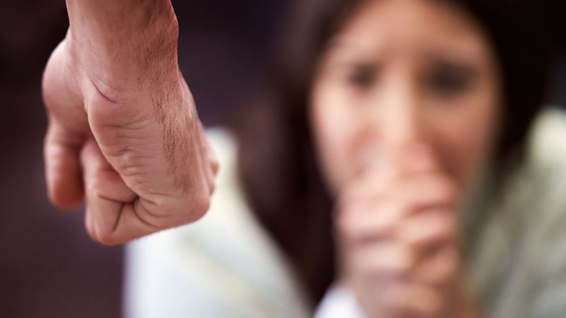 Foram 301.044 atendimentos e 45.735 denúncias de violência no primeiro trimestre - Envato