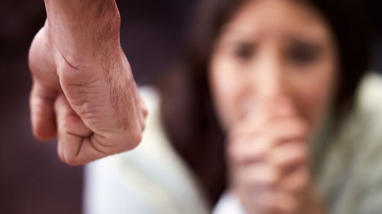 Foram 301.044 atendimentos e 45.735 denúncias de violência no primeiro trimestre - Envato