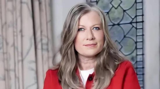 Wendy Duffy, de 56 anos, morreu nesta sexta-feira (24/4) após realizar um suicídio assistido, em Basileia, na Suíça, após morte do filho - Reprodução/X