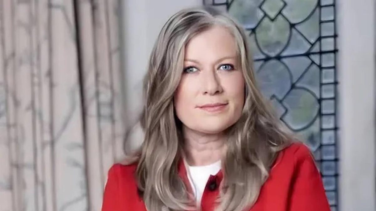 Wendy Duffy, de 56 anos, morreu nesta sexta-feira (24/4) após realizar um suicídio assistido, em Basileia, na Suíça, após morte do filho - Reprodução/X