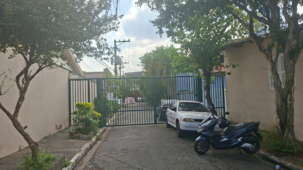Rua sem saída tem acesso restrito por portão colocado por moradores e autorizado pela prefeitura - Marcel Naves/VIVA