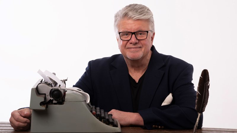 O jornalista William Jeffrey, de 68 anos, é o idealizador do canal 'Diacho de Gringo' - Divulgação