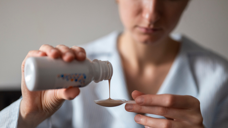 O principal motivo da proibição do clobuyinol em medicamentos é o risco de arritmias cardíacas graves - Freepik