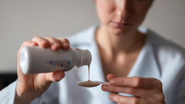 O principal motivo da proibição do clobuyinol em medicamentos é o risco de arritmias cardíacas graves - Freepik