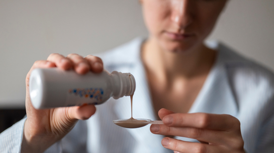 O principal motivo da proibição do clobuyinol em medicamentos é o risco de arritmias cardíacas graves - Freepik