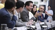O presidente da CPI, vereador Rubinho Nunes (UNIÃO), anuncia o fim dos trabalhos da comissão - Foto: Lucas Bassi | REDE CÂMARA SP