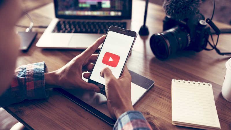É possível fazer o download de vídeos por meio de sites especializados - Adobe Stock