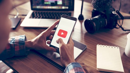 É possível fazer o download de vídeos por meio de sites especializados - Adobe Stock
