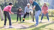 Avôs e avós podem ter um papel importante na reconexão das famílias com as brincadeiras longe das telas - AdobeStock