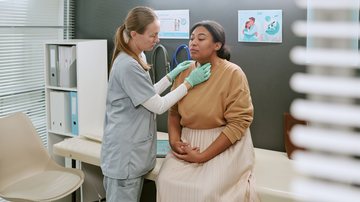 A tireoide é uma glândula localizada na região do pescoço e responsável pela produção de hormônios essenciais para o funcionamento do organismo - AdobeStock