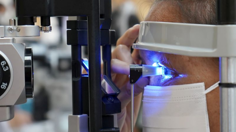O exame de tonometria é o procedimento oftalmológico mais utilizado para medir a pressão intraocular e averiguar risco de glaucoma - AdobeStock