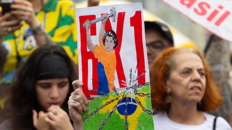 Ato do Dia do Trabalhador organizado por centrais sindicais reúne manifestantes na Praça Roosevelt - Roberto Sungi/Ato Press/Estadão Conteúdo
