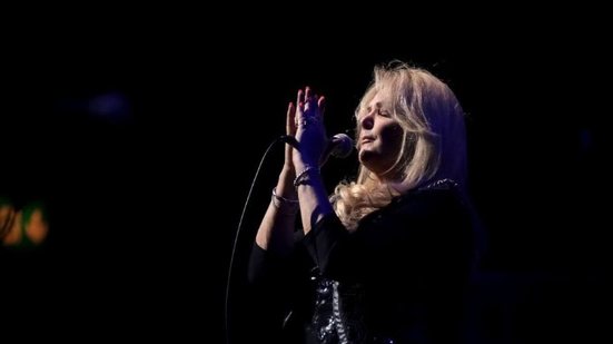 Cantora foi levada às pressas para um hospital em Portugal e foi submetida a um procedimento no intestino - Reprodução Instagram / @bonnietyleroffical