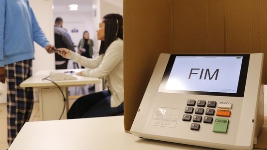 Mesários são responsáveis por garantir a organização, segurança e a regularidade da votação - Fernando Frazão/Agência Brasil