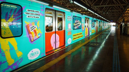 Vagão do metrô de São Paulo envelopado para campanha do Instituto Liberta - Divulgação /Instituto libertas