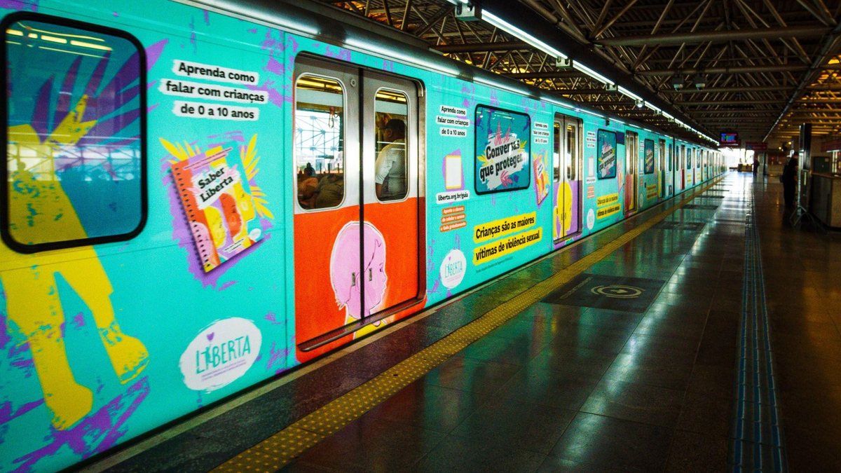 Vagão do metrô de São Paulo envelopado para campanha do Instituto Liberta - Divulgação /Instituto libertas