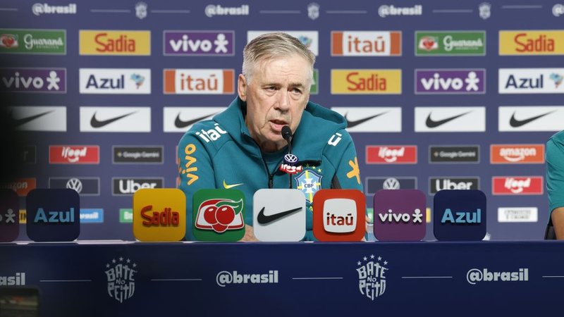 Treinador disse acreditar Neymar poderá se recuperar para a segunda partida na Copa - Divulgação/CBF