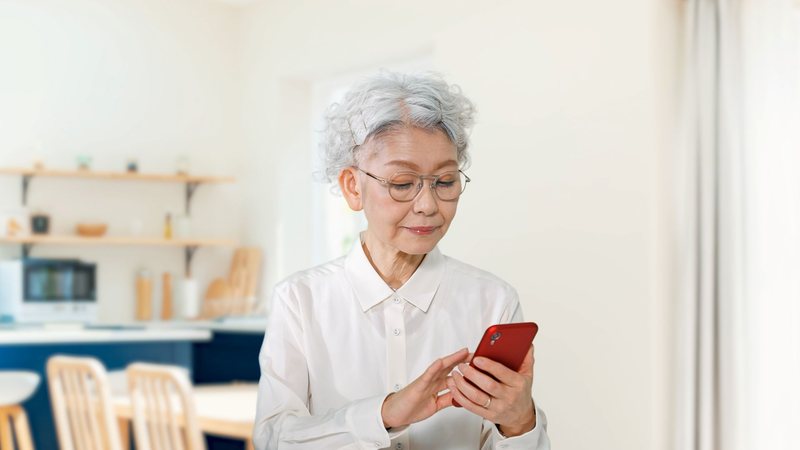 Aposentados e pensionistas terão que confirmar o empréstimo com biometria facial - Adobe Stock