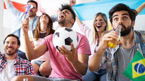 Planejamento financeiro também vale para acompanhar os jogos - Envato